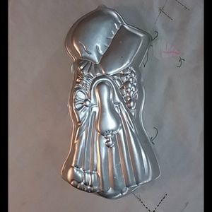 1975 Holly Hobby Cake Pan